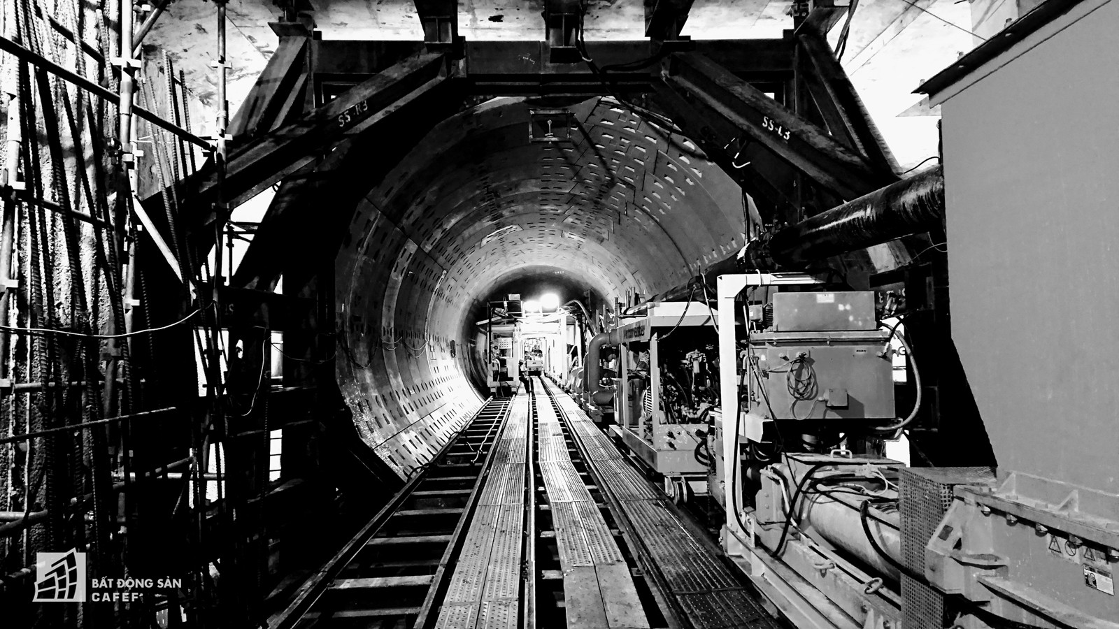 Ngắm đường hầm tàu điện đầu tiên tại Việt Nam sâu 17m dưới lòng đất Sài Gòn - Ảnh 3.