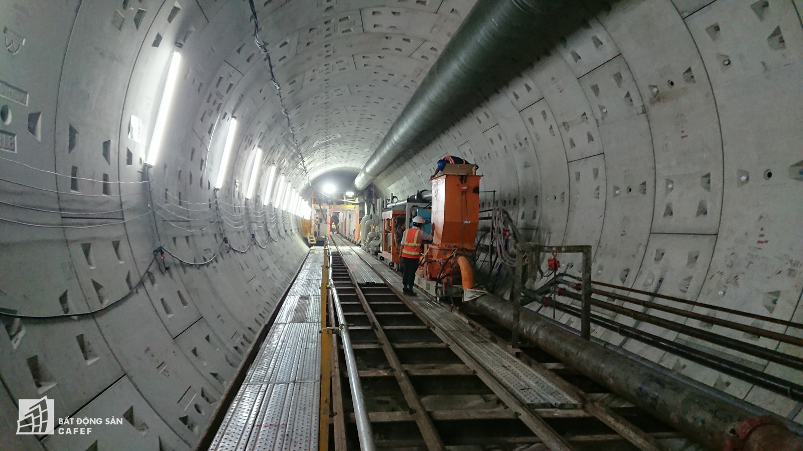 Ngắm đường hầm tàu điện đầu tiên tại Việt Nam sâu 17m dưới lòng đất Sài Gòn - Ảnh 9.