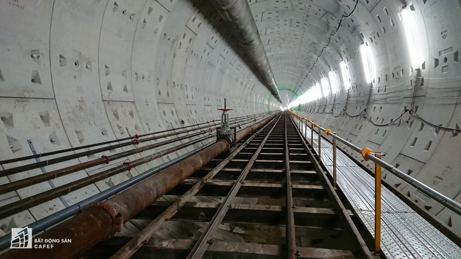 Ngắm đường hầm tàu điện đầu tiên tại Việt Nam sâu 17m dưới lòng đất Sài Gòn - Ảnh 4.