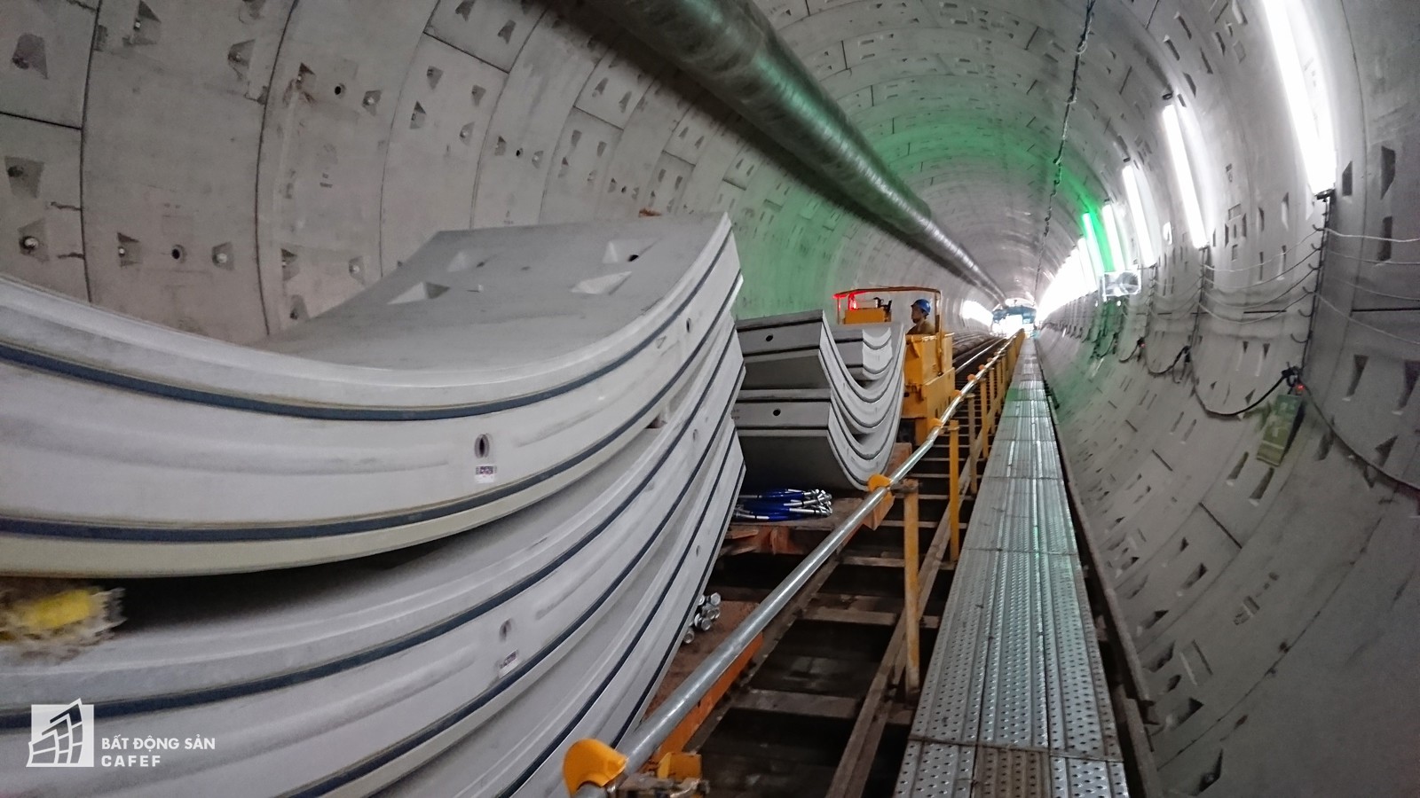 Ngắm đường hầm tàu điện đầu tiên tại Việt Nam sâu 17m dưới lòng đất Sài Gòn - Ảnh 8.