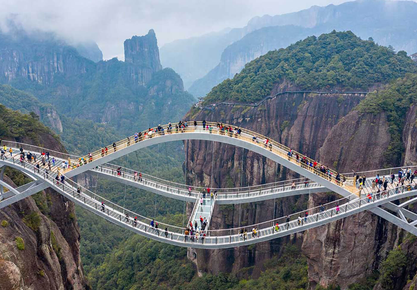 MyBestPlace - Ruyi Bridge, the Dizzying Wave in the Clouds